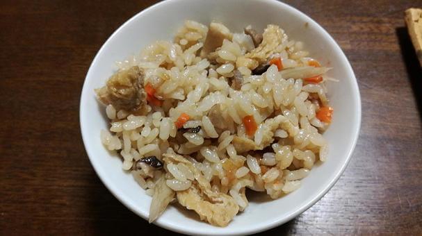 Kayakumeshi (かやく飯)