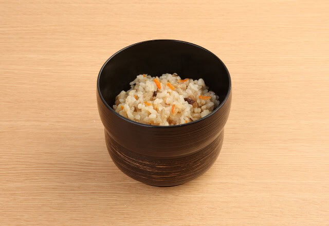 Kayakumeshi (かやく飯)