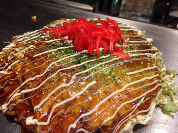 Okonomiyaki estilo Hiroshima (広島風お好み焼き)