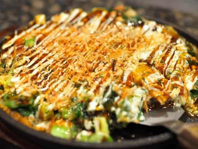 Okonomiyaki estilo Kansai (関西風お好み焼き)