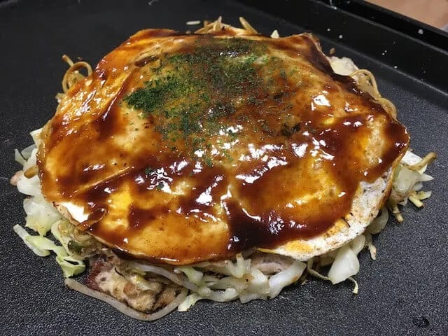 Okonomiyaki al estilo Kansai (関西風お好み焼き)