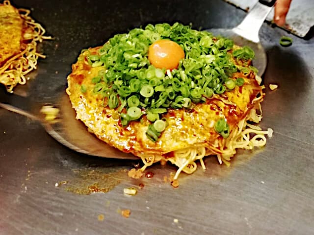 Hiroshima Style Okonomiyaki (広島風お好み焼き)