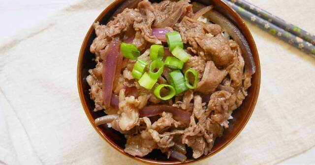 Gyudon (牛丼)