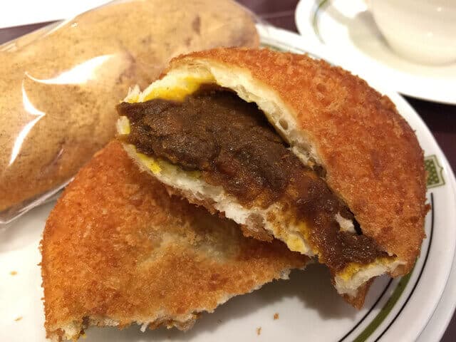 Curry Bread (カレーパン)