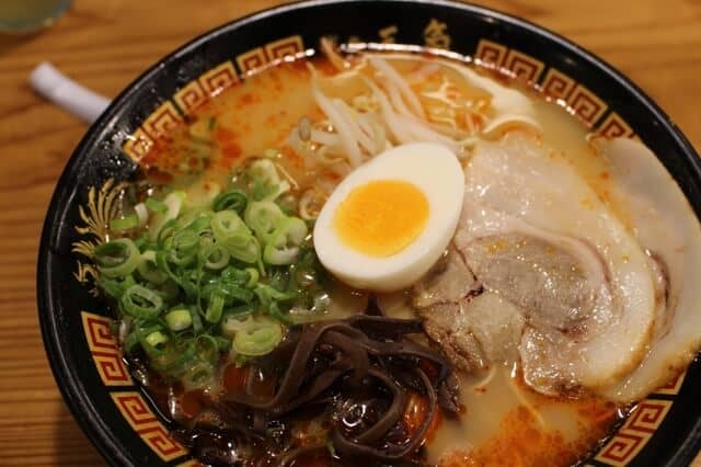 하카타 라멘 (博多ラーメン)