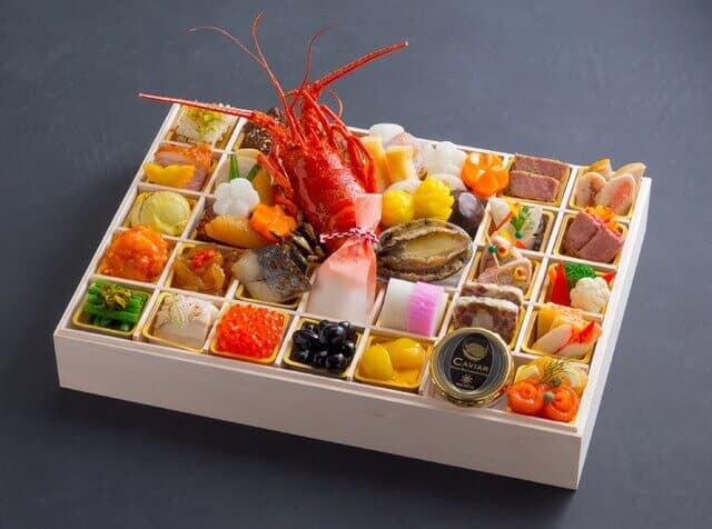 Osechi (おせち)