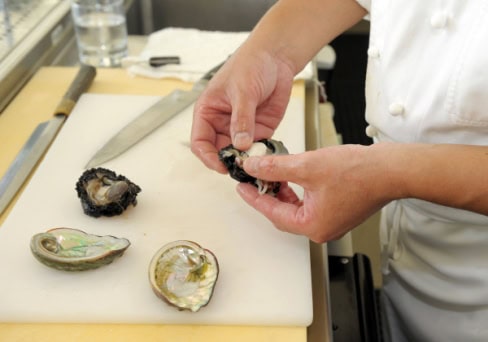 preparing to cook abalones