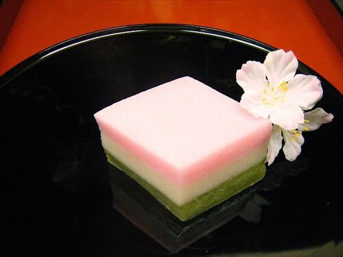 Hishi mochi (菱餅)