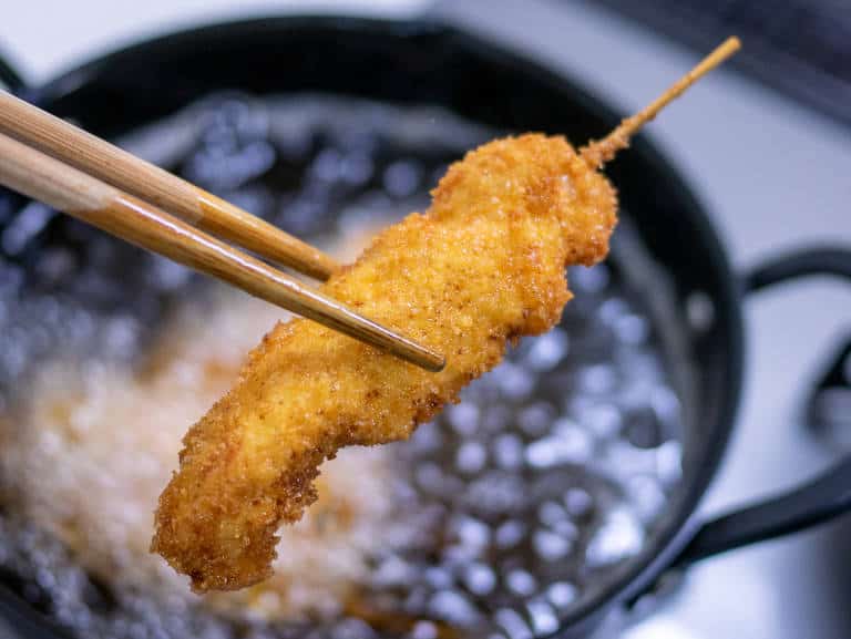 deep-frying kushi katsu kushiage