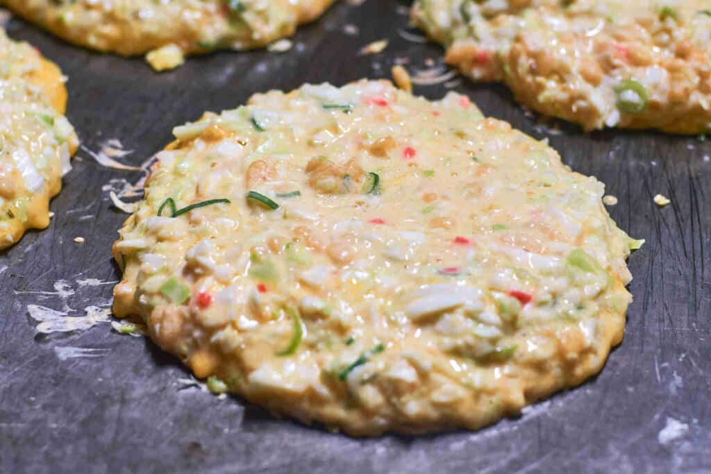 Modanyaki is a modern Okonomiyaki. It has Yakisoba noodles just like Hiroshima-Style Okonomiyaki. However, the two differ in the cooking process. 