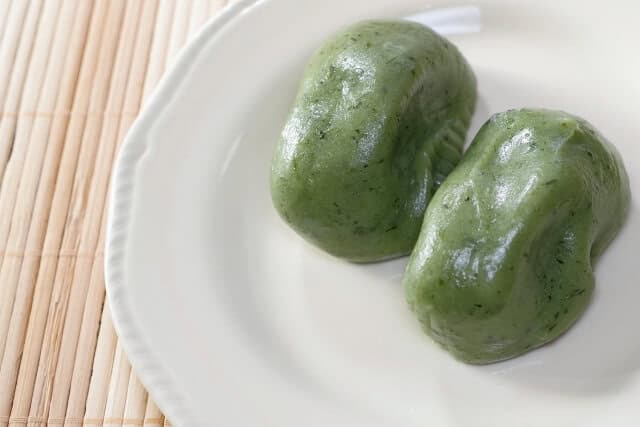 Kusa mochi (草餅)