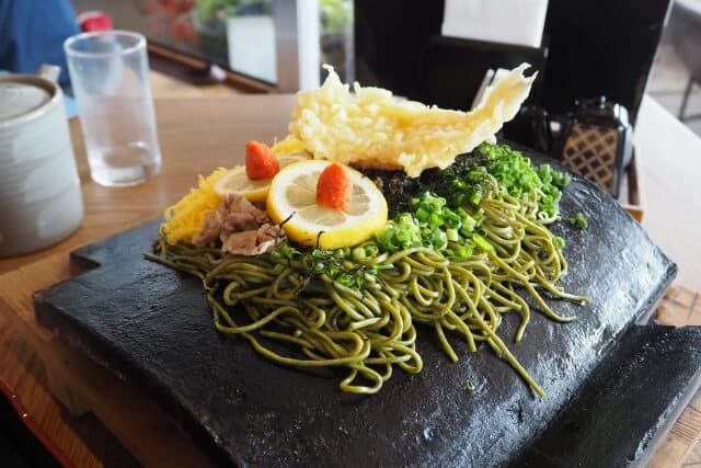 Kawara soba (瓦そば)