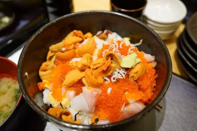 Uni don (うに丼)