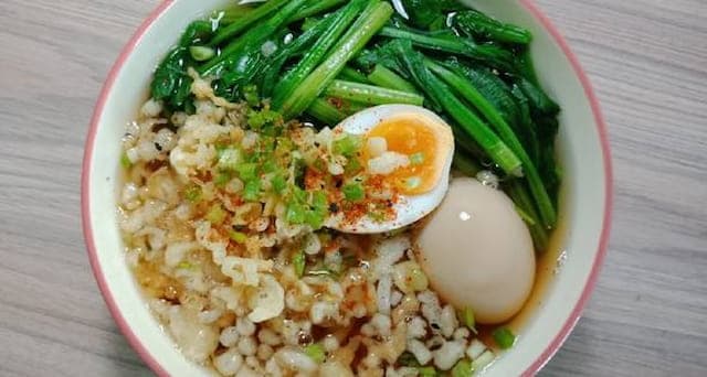 Tanuki udon (たぬきうどん)
