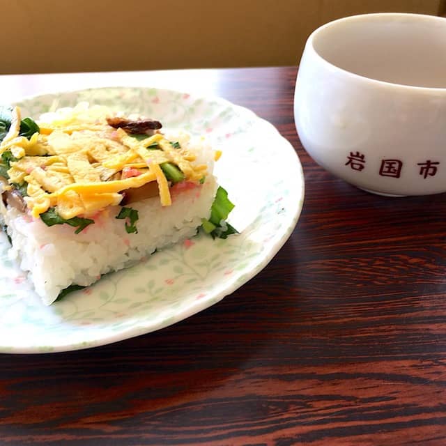 Iwakuni sushi (岩国寿司)