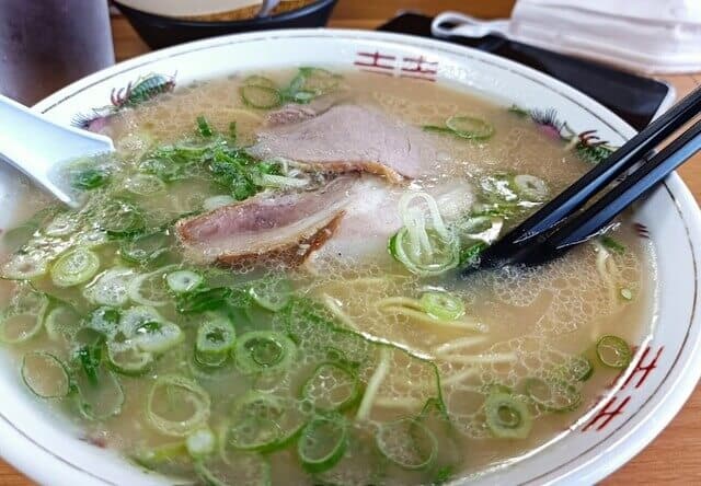 Tonkotsu ramen豚骨ラーメン)