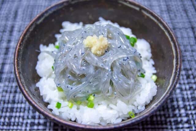 Nama shirasu don on a black bowl