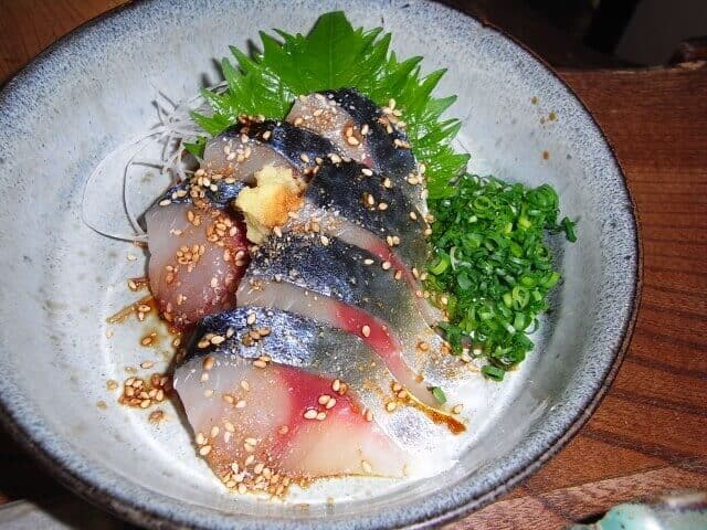 Goma Saba with spring onions on side