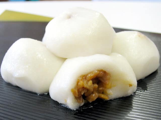 four pieces of Natto mochi 