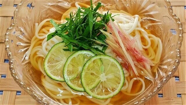 Handa somen on a clear porcelain glass bowl