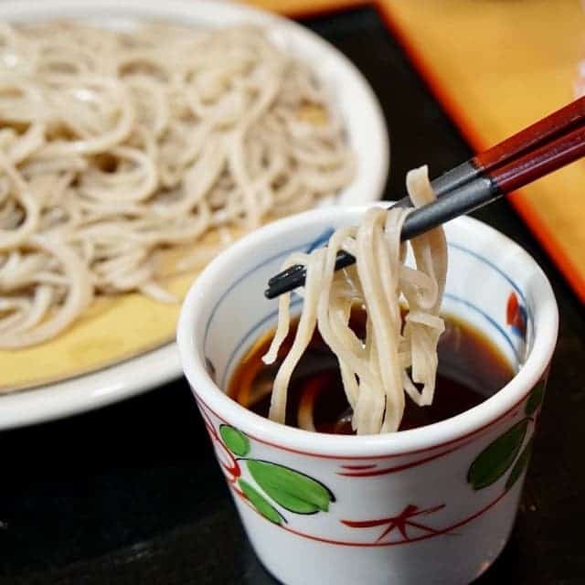 吃蕎麥麵時蘸醬