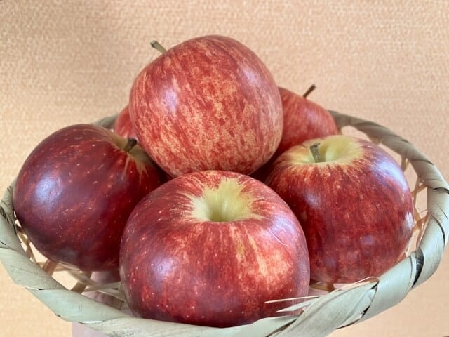 japanese apples on weave bowl