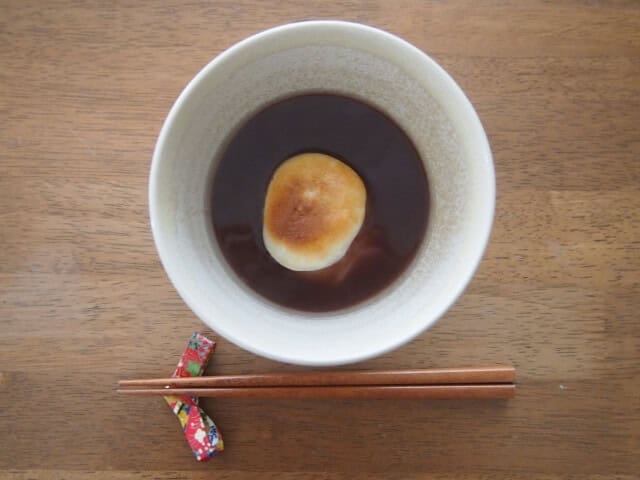 oshiruko on white bowl