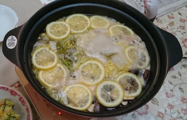 Lemon nabe in black pot