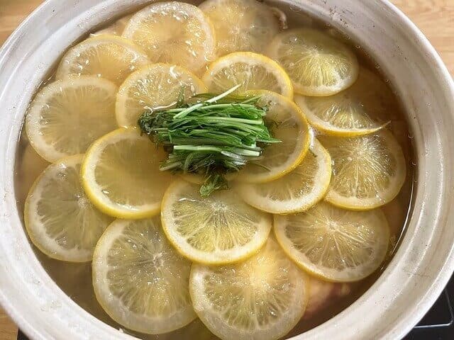 Lemon nabe on a white pot