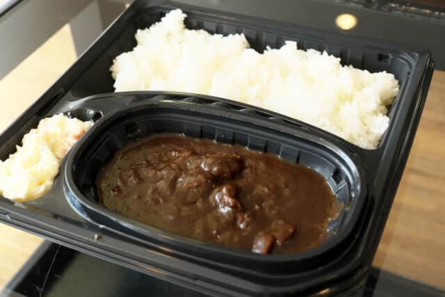 Kure kaiji curry on bento plate