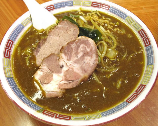 muroran curry ramen on design bowl